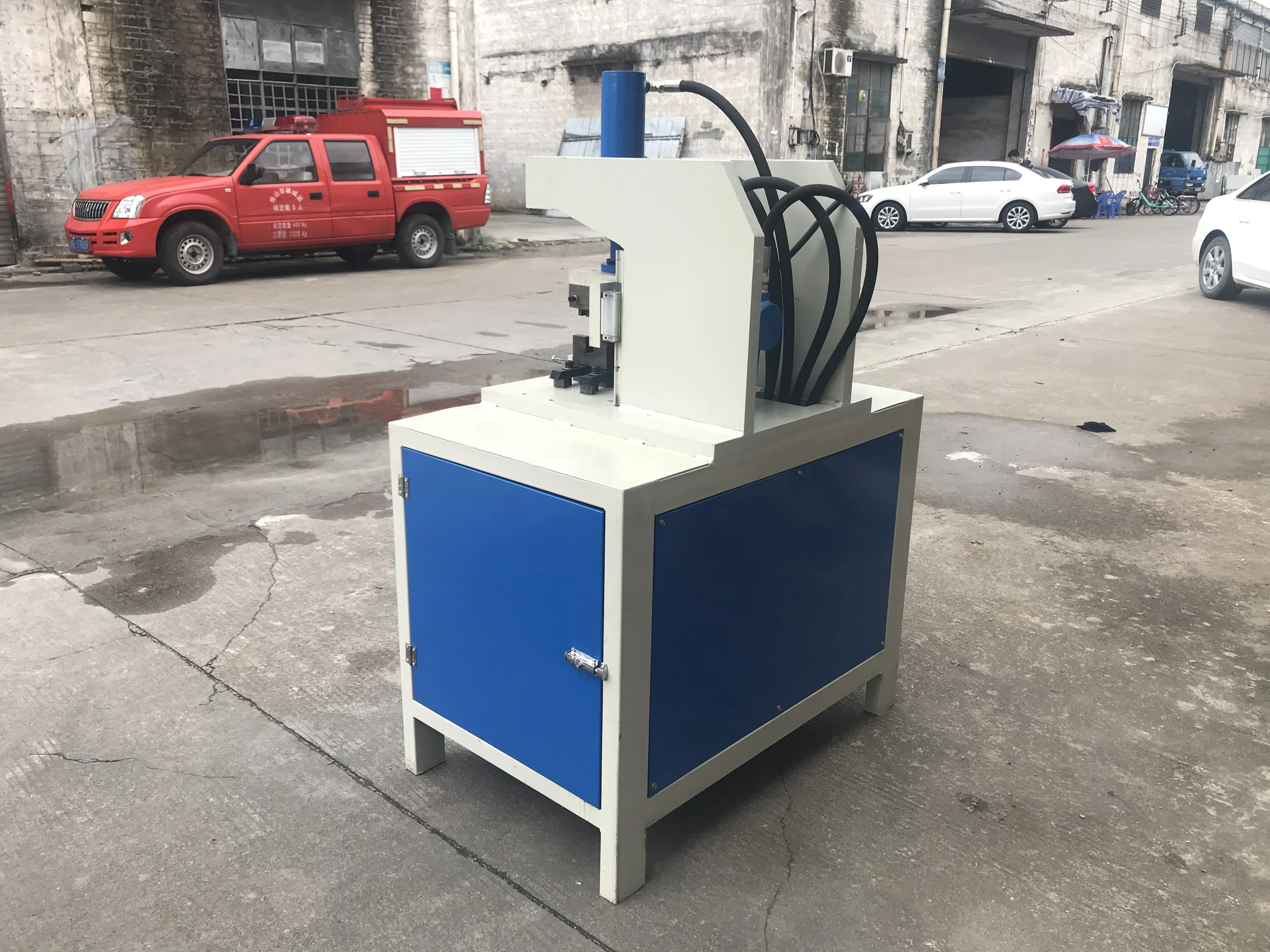 High Quality Hydraulic Steel Pipe Angle Punching Machine Automatic Tube Corner Notching Machine Hydraulic Pipe Punching Machine