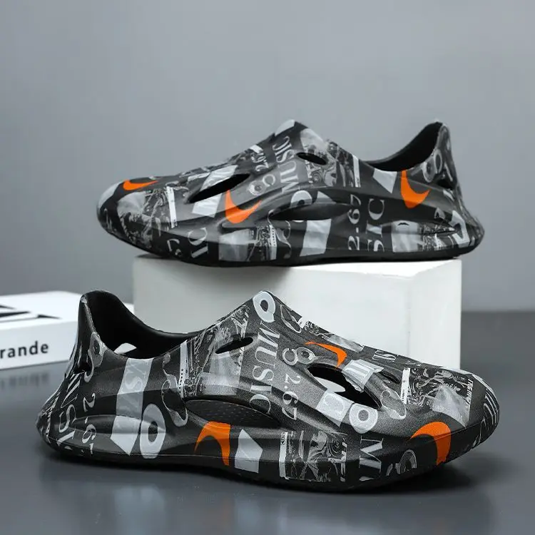 

New graffiti wasteland wind dopamine letter couple hole shoes go out non-slip wear-resistant bag and cool slippers