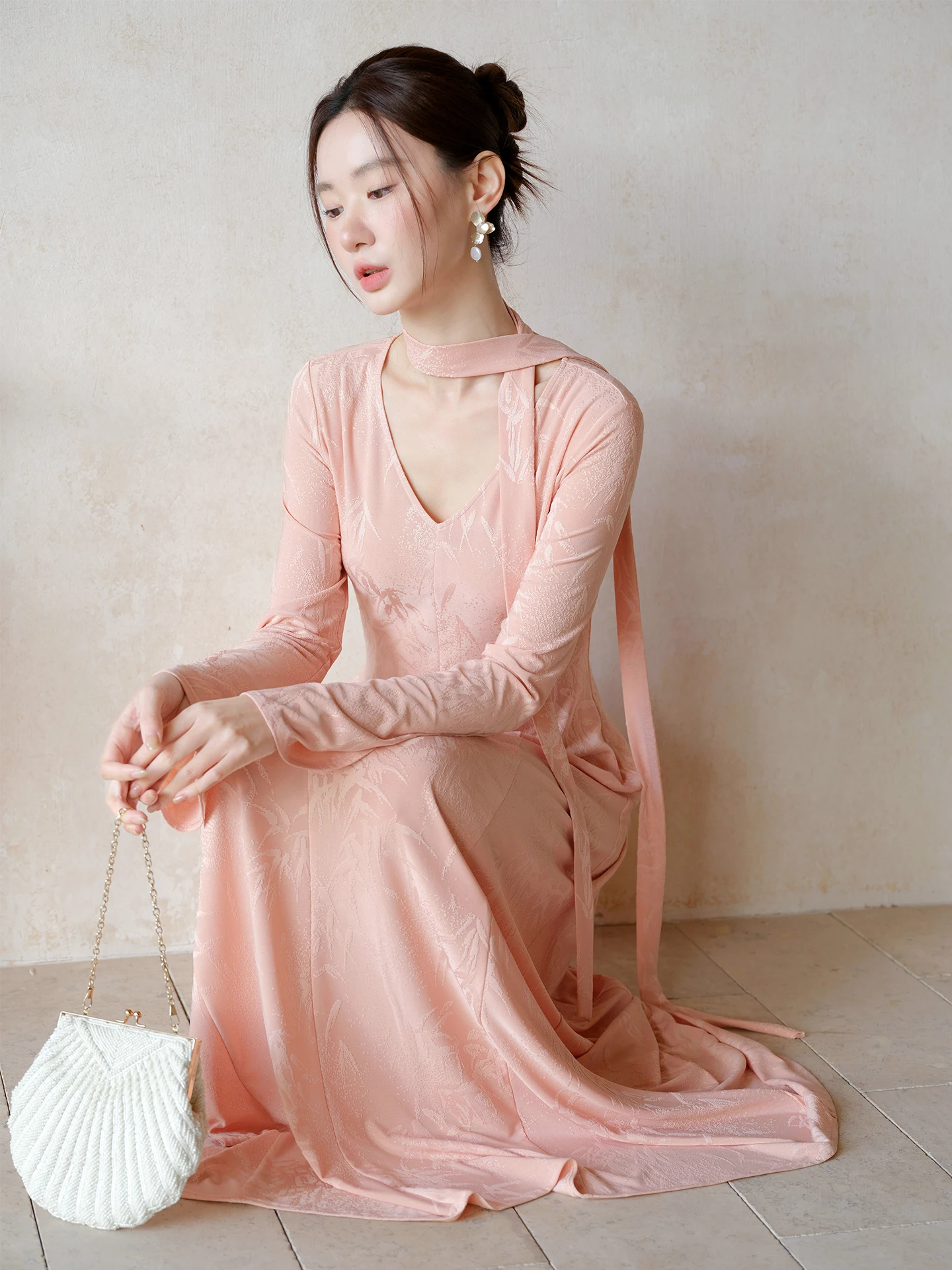 

Мягкое, нежное вязаное платье макси с V-образным вырезом для женщин, модное, весна 2026, новое, в китайском стиле, драпированное, вечернее платье