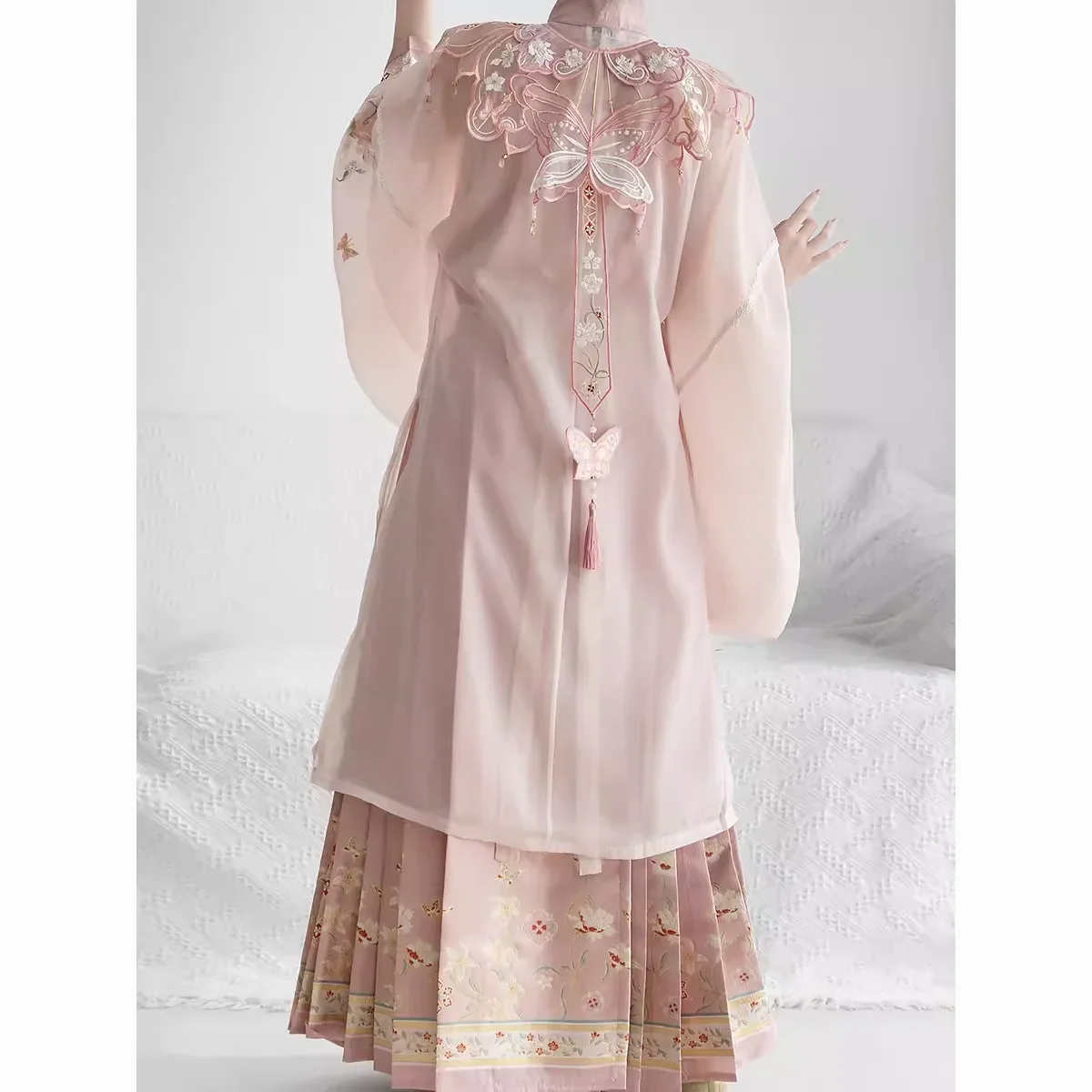 New women's Hanfu Ming embroidered cloud shoulder stand-up collar cardigan horse face skirt hairpin flower set