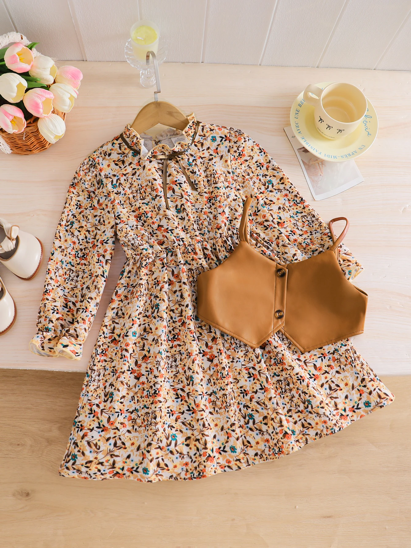 2-teiliges Set: Modisches Camisole-Westenoberteil für Mädchen + Langarmkleid mit Rüschenkragen für Frühling, Herbst und Winter. Blumenpulloverkleid für Mädchen, gepaart mit Pu-Lederweste, trendige