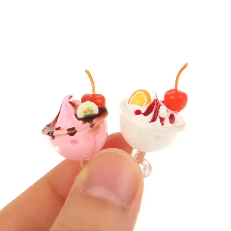 1 قطعة دمية محاكاة كوب كريمي للكرز كوب الآيس كريم نموذج صغير حلية لعبة دمية مصغرة اكسسوارات لعبة الديكور