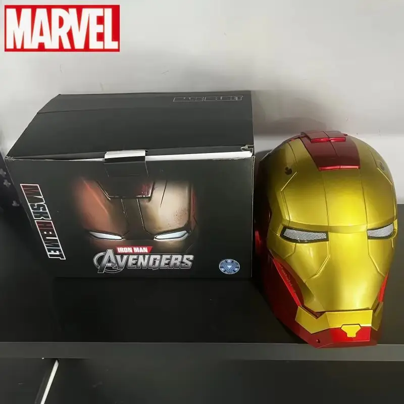 Marvel Iron Man Merchandise Helm Mk5 Tragbares Sammlerspielzeug mit lichtemittierendem und manuellem Öffnungs-/Schließfunktion als Geschenk für Jungen