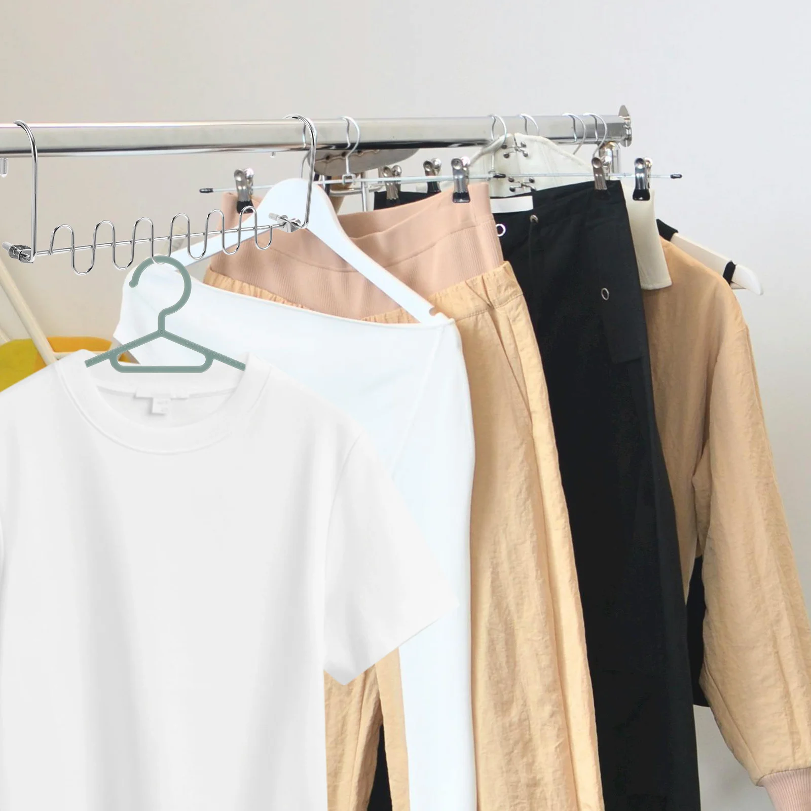 

4pcs Metal Clothes Hanger Organizer Multi-Layer Non-Slip Space Saving Hangers For Shirts Sweaters Coats Towels Closet Storage