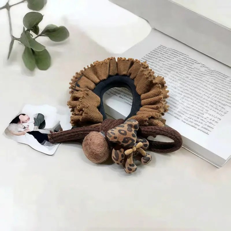 1 buah bola bulu beruang teddy bergaris macan tutul, ikat kepala usus besar, nuansa mewah, kuncir rambut rendah, ikat rambut karet