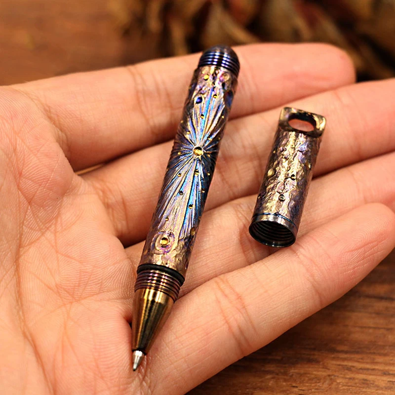 Mini Hand แกะสลัก Starry Sky EDC ไทเทเนียมยุทธวิธีปากกาทังสเตนหักหน้าต่างปากกาโลหะ