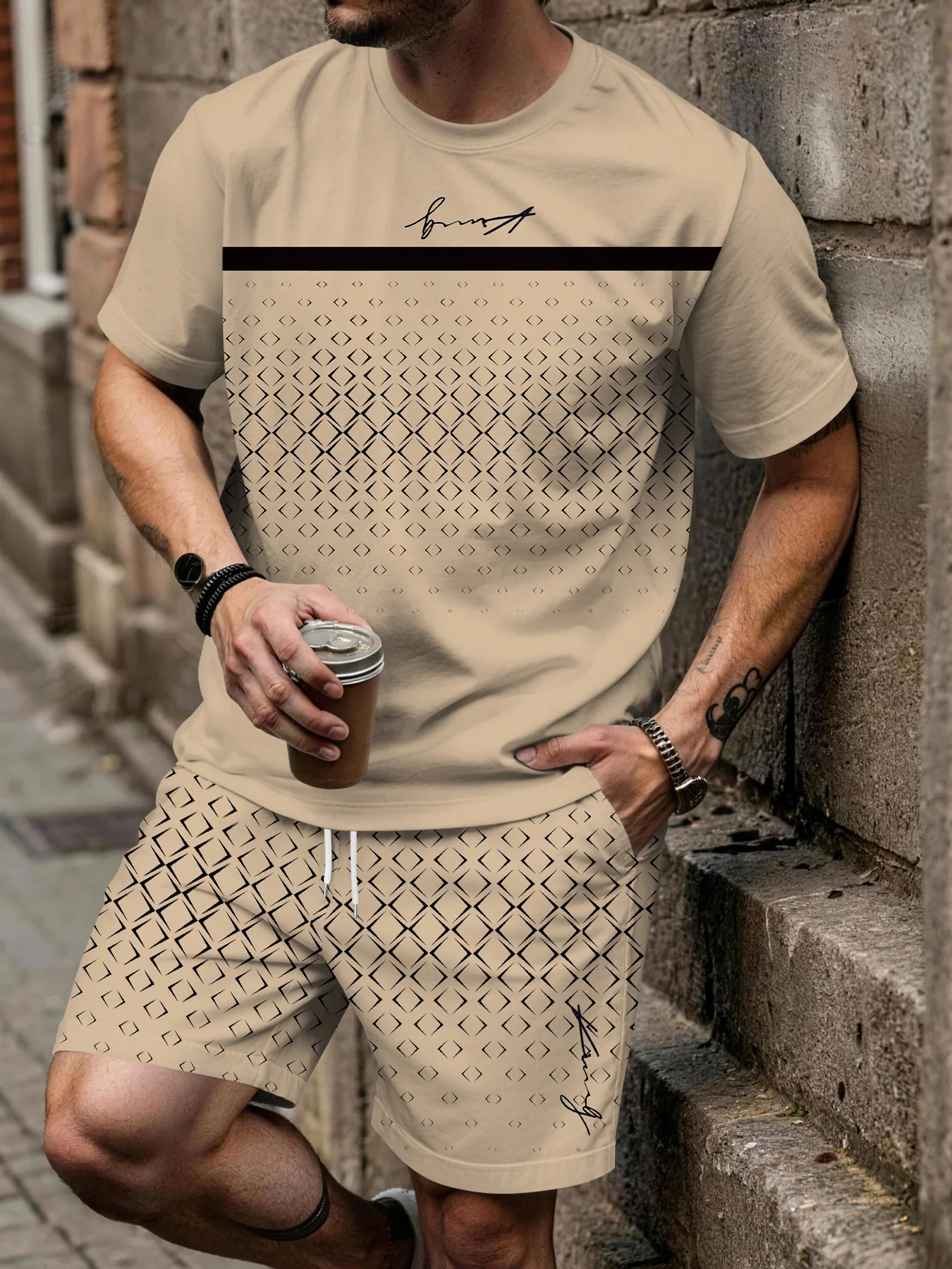 Image of Modisches Casual Herren-Anzug-Set Gestreiftes Patchwork-Print T-Shirt Shorts 2-teiliges Set Rundhals Kurzarm T-Shirts