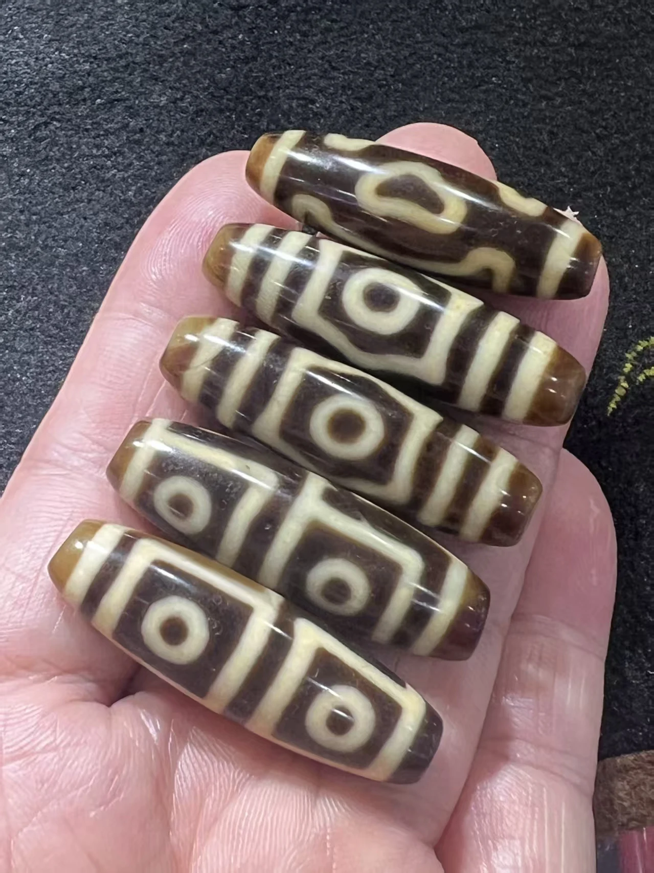 Famous product in Chinese Dzi world: Superior yellow agate Dzi bead weathered patina old material, loose beads collectible