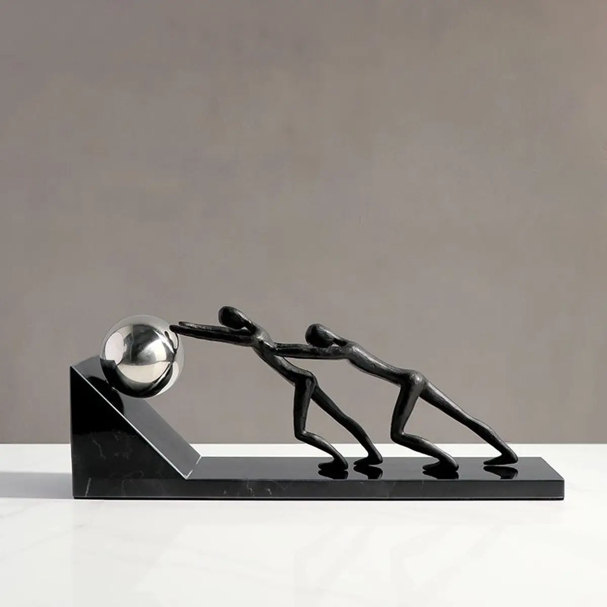 Wholesale Antique Metal Decorative Library Office Custom Unique Human Shape Table Crafts