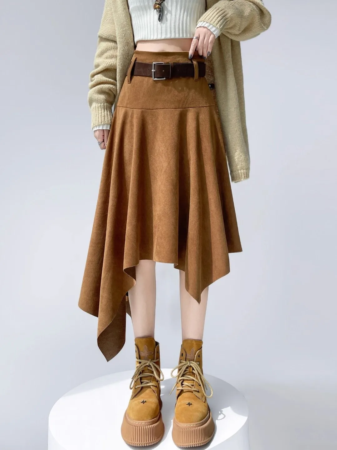 

Женская асимметричная юбка миди с высокой талией из бархата, осенне-зимняя, свободного кроя, А-силуэт, фасон «солнце» во французском стиле