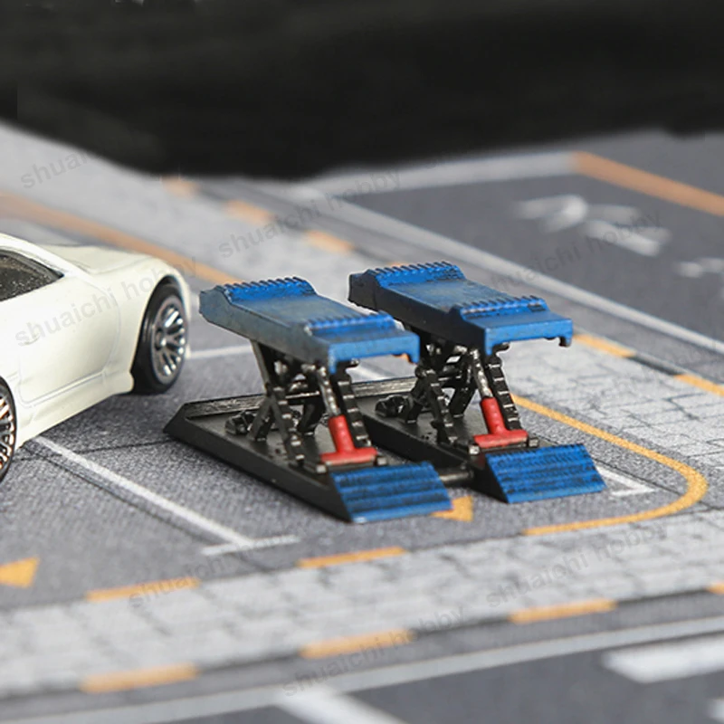 1PCS 1/64 Scale Miniature Lift Model Resin Car Repair Stand Colored Desktop Ornament for Simulation Garage Scene Accessories