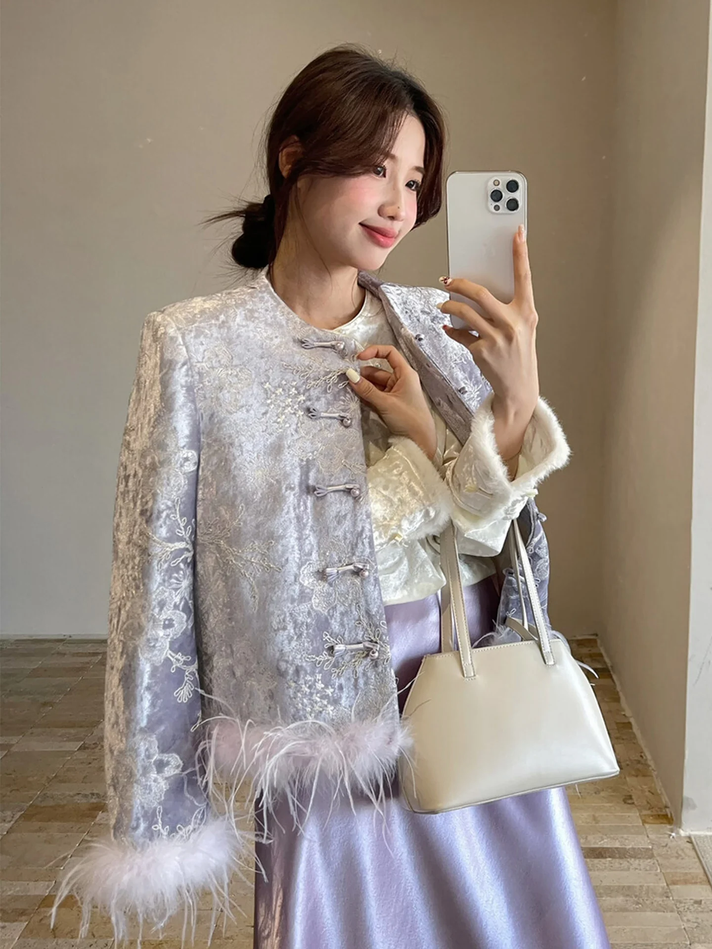 

Новая китайская женская куртка-пуховик в стиле ретро с тяжелой вышивкой, бархатными вставками и пуговицами, свободного кроя, длинная