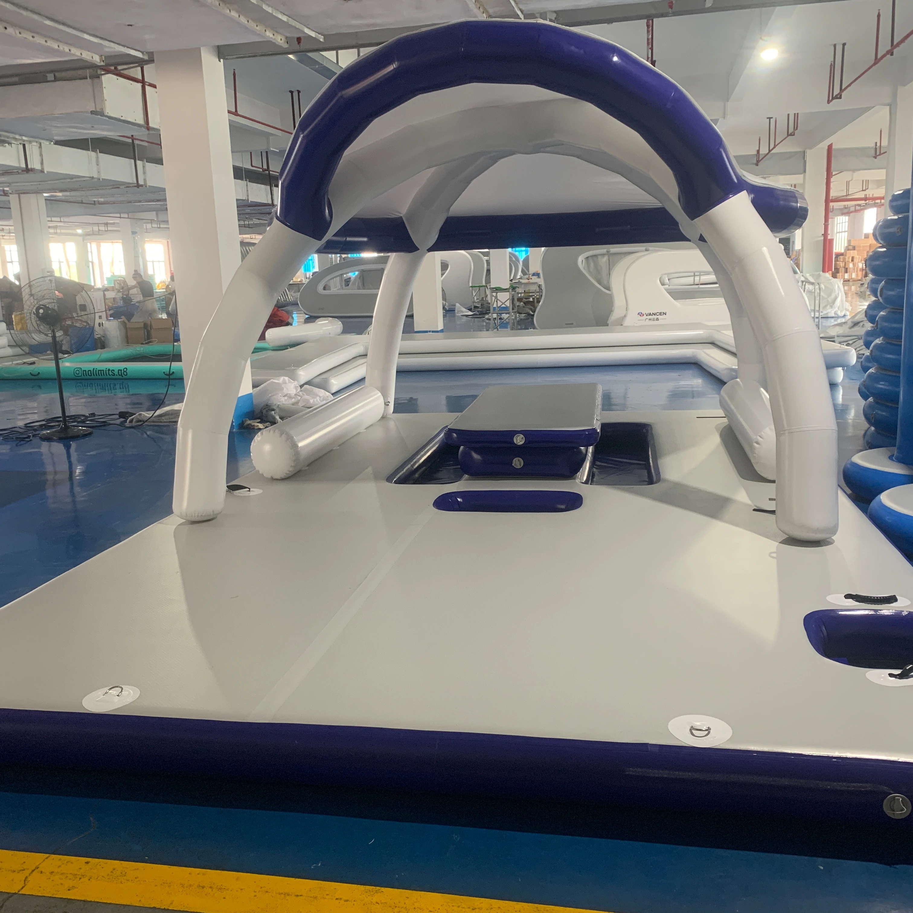 China Manufacture Floating Fishing Raft Boat Tent Inflatable Water Amusement Facility at Low Price