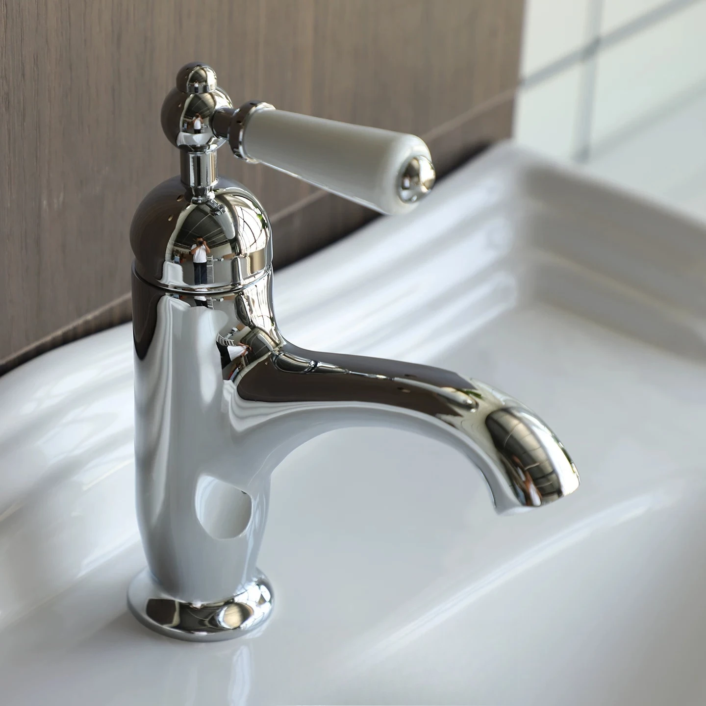 French medieval style retro single-hole washbasin faucet all-copper chrome-plated soft water outlet single handle double control