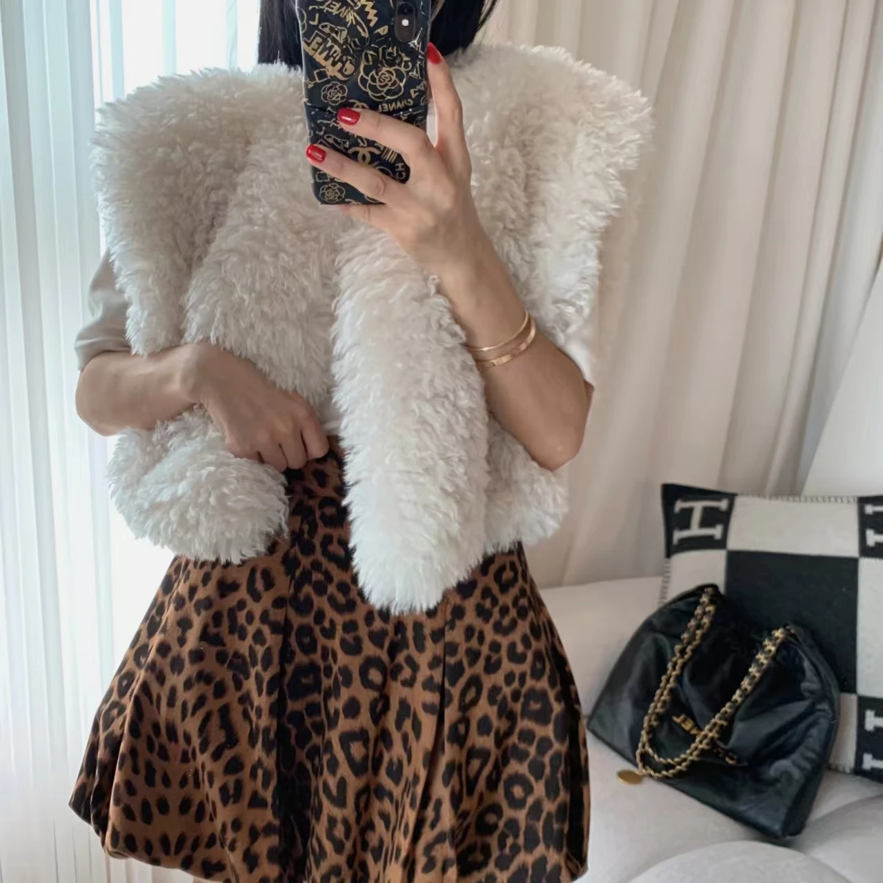 Ladies Imitation Wool Fur Vests Women's 2024 Autumn Winter New Trendy Fur Integrated Plush Tank Tops Sleeveless Solid Color Vest