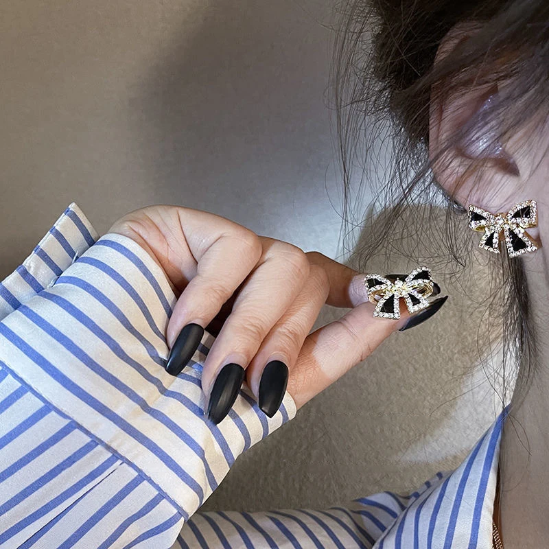 New Trendy Inlaid Rhinestone Bowknot Stud Earrings For Women Personality Unique Design Earrings Wedding Jewelry Birthday Gift