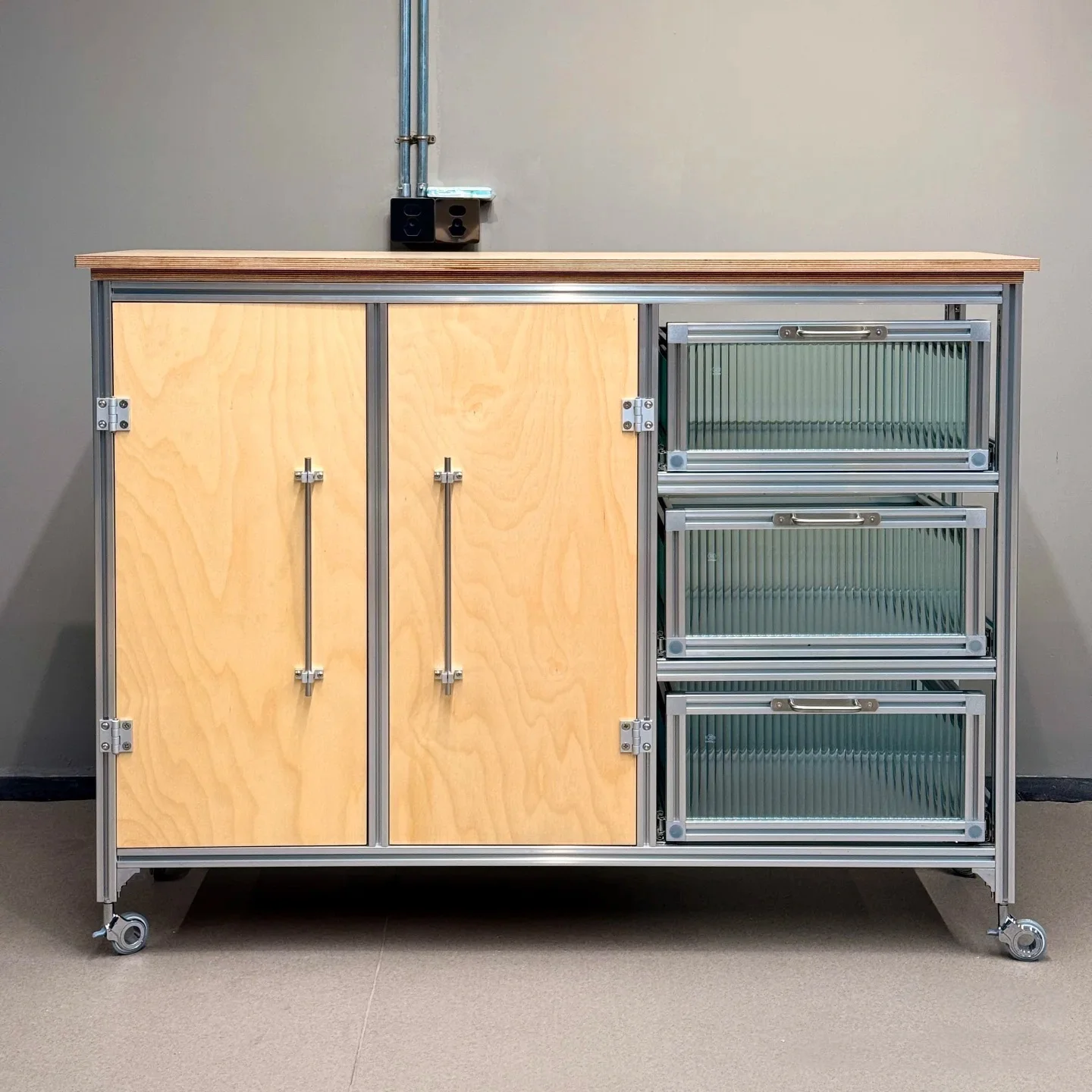 

Кухонный шкаф TLF Reserve из березовой древесины с 2 ящиками: современный дизайн, экологичность, экономия пространства