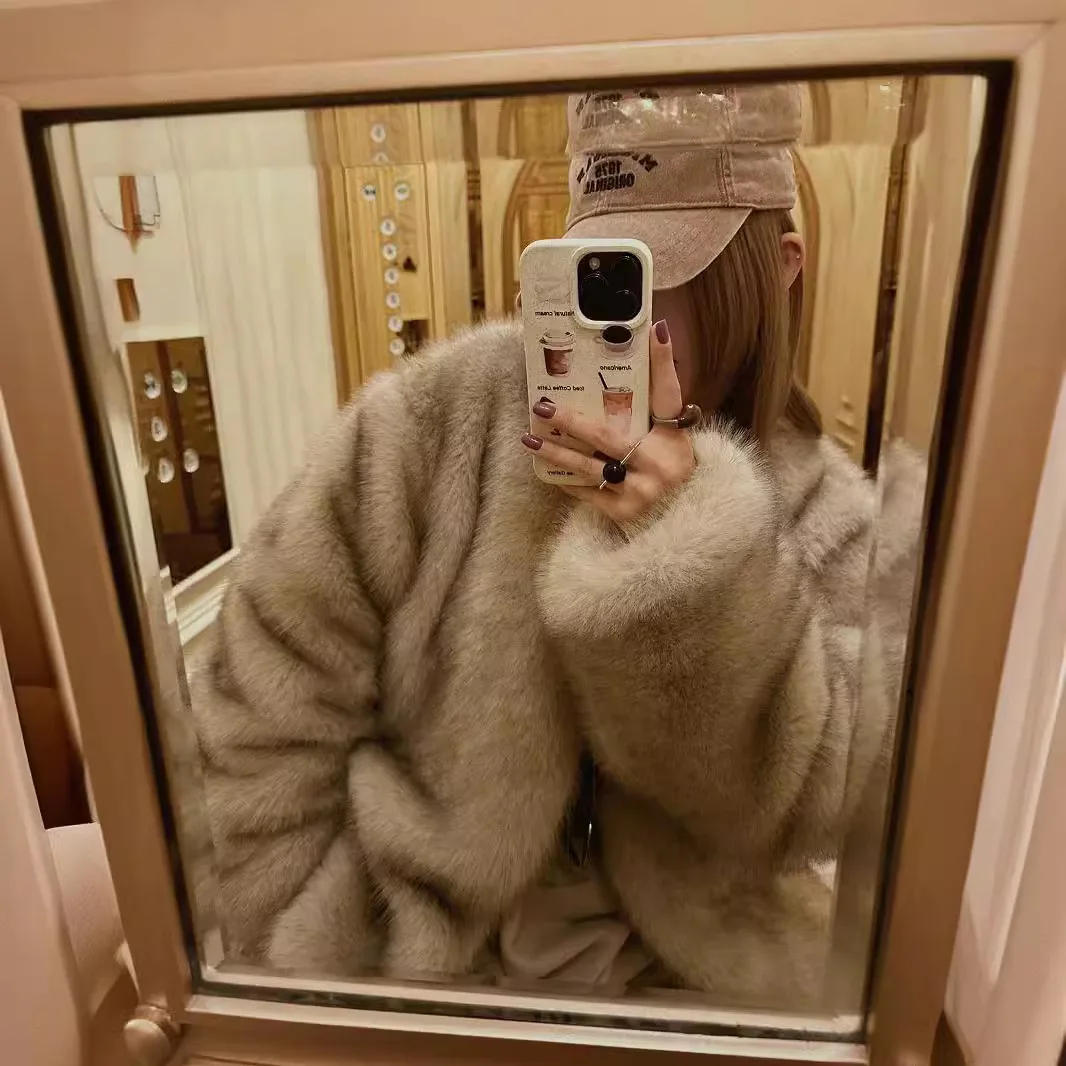 

Slouchy-Style Women's Winter Eco Fur Coat Round Neck Warm Female's Faux Fur Jacket Gradient Fluffy Chic Mink Fur Coats For Lady