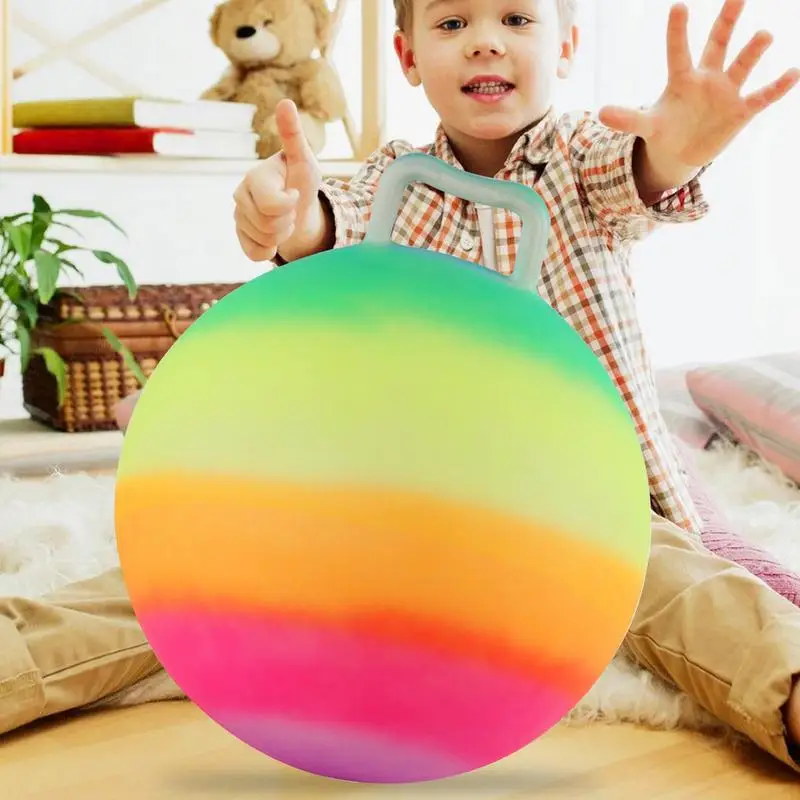 Giocattolo gonfiabile con palla per bambini con manico bomboniere per feste estive sfera d'acqua arcobaleno da 18 pollici per sport da gioco all'aperto per bambini