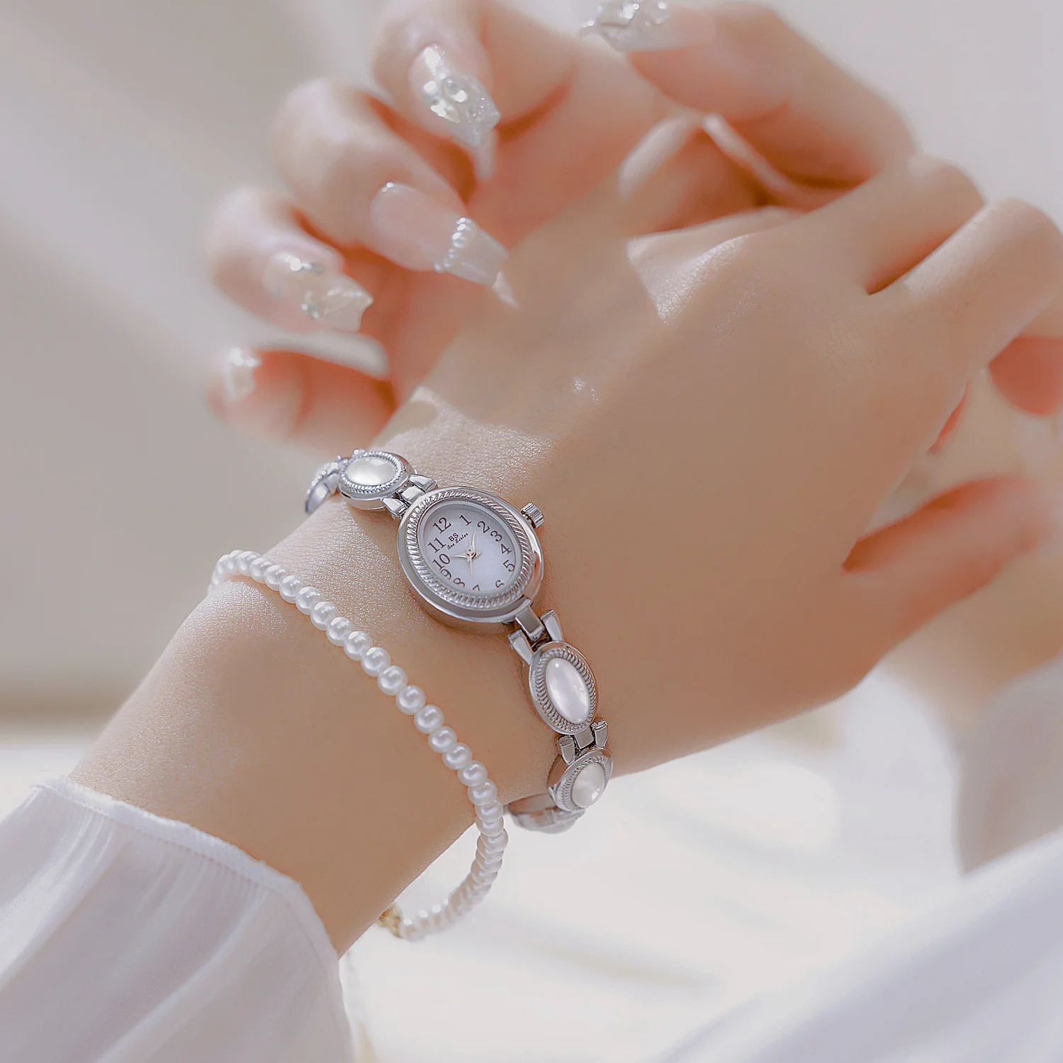 Women's Watch Elegant Shell Bracelet Luxury Ladies Small Dial Oval Quartz Clock Fashion Daily Birthday Party Dress Watch