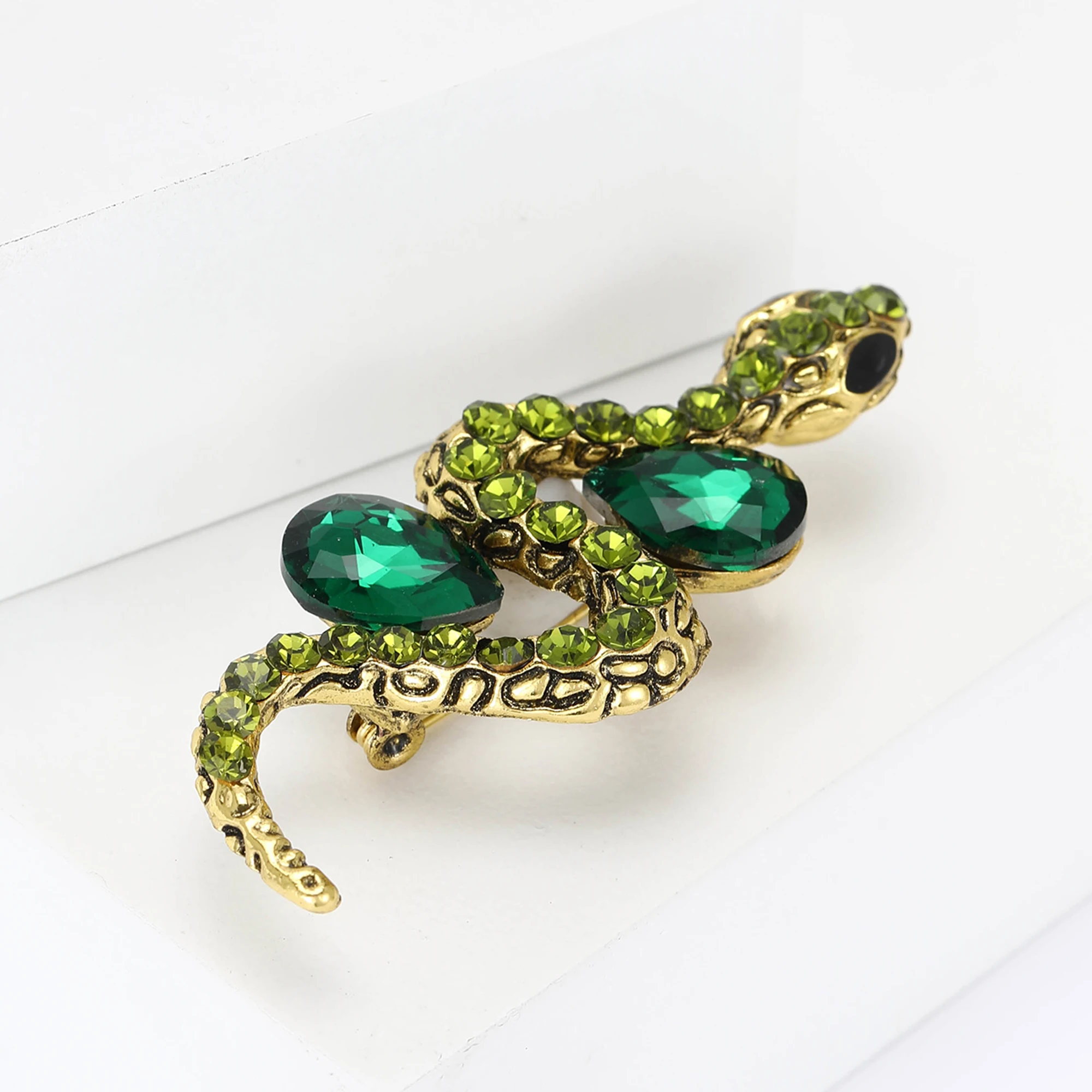 Vintage Rhinestone Snake Brooches for Women Unisex Animal Pins 2-color Available Office Party Accessories Gifts