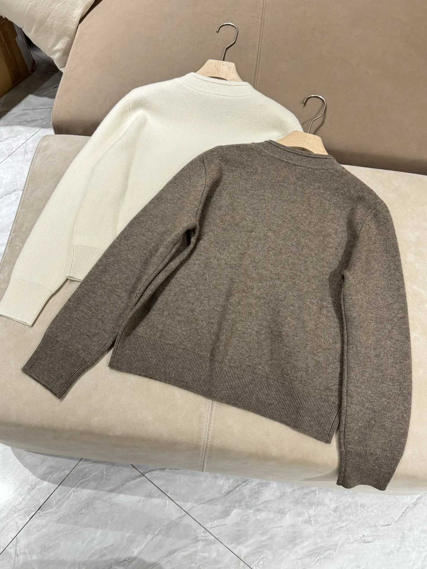 

Cashmere Wool Contrast Sheepskin Pocket Round Neck Casual Knitted Cardigan Jacket Women