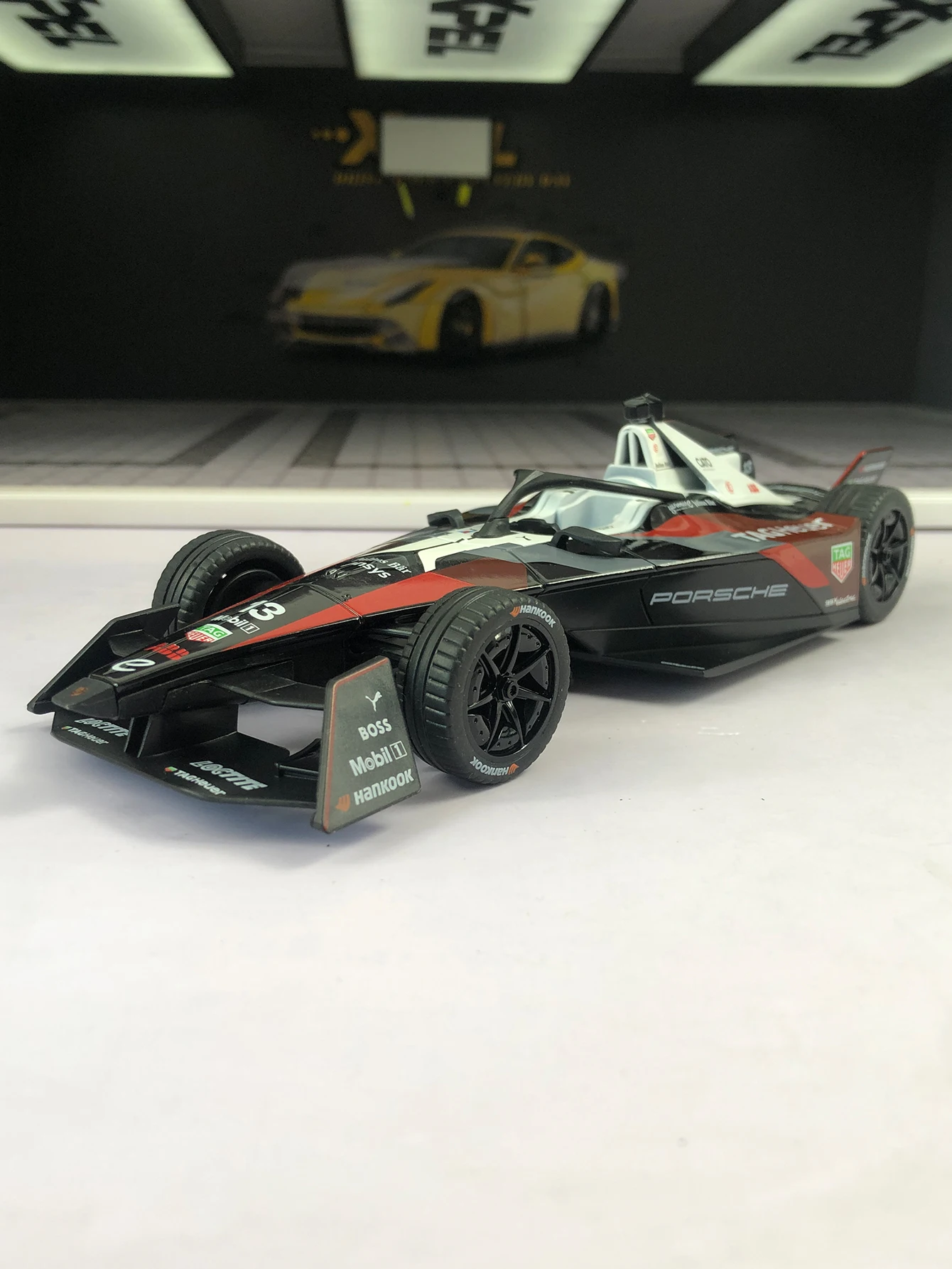 

TSC 1:24 имитация цинкового сплава, модель автомобиля ABB FIA Formula E Porsche, статическое украшение, металлический коллекционный подарочный автомобиль