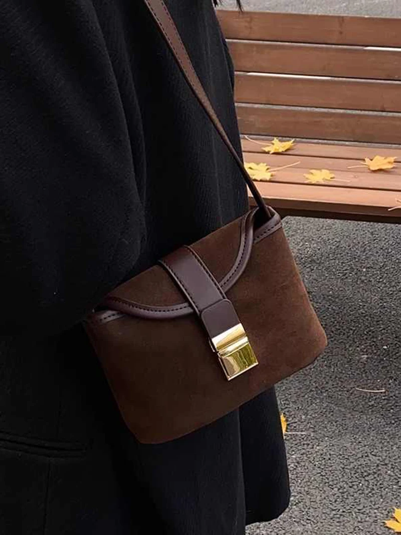 

Весенне-осенняя матовая сумка в стиле ретро для женщин, новая модная универсальная сумка через плечо, изысканный дизайн с золотыми пуговицами, сумка-ведро для воды