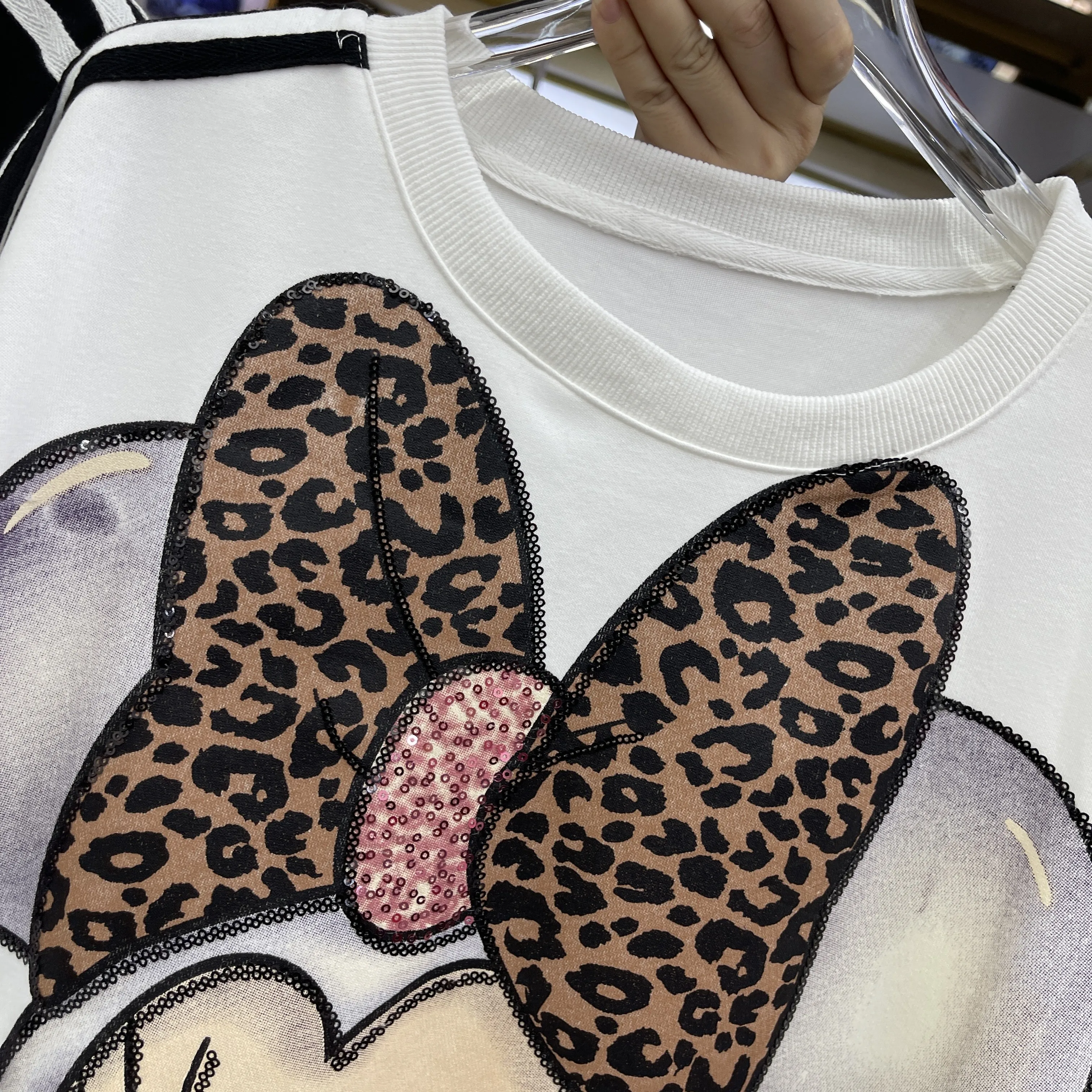 2025 Autumn New Heavy Sequin Cartoon Print Loose Washed Cotton Pullover Sweatshirt for Women Cartoon Age-Reducing Round Neck Top