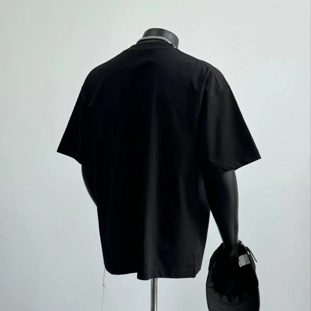 الرجال 2025 جديد حار تي شيرت الاتجاه العلامة التجارية مصمم الطباعة نمط كلاسيكي القطن الخالص جودة عالية الصيف قميص النوم الأساسية