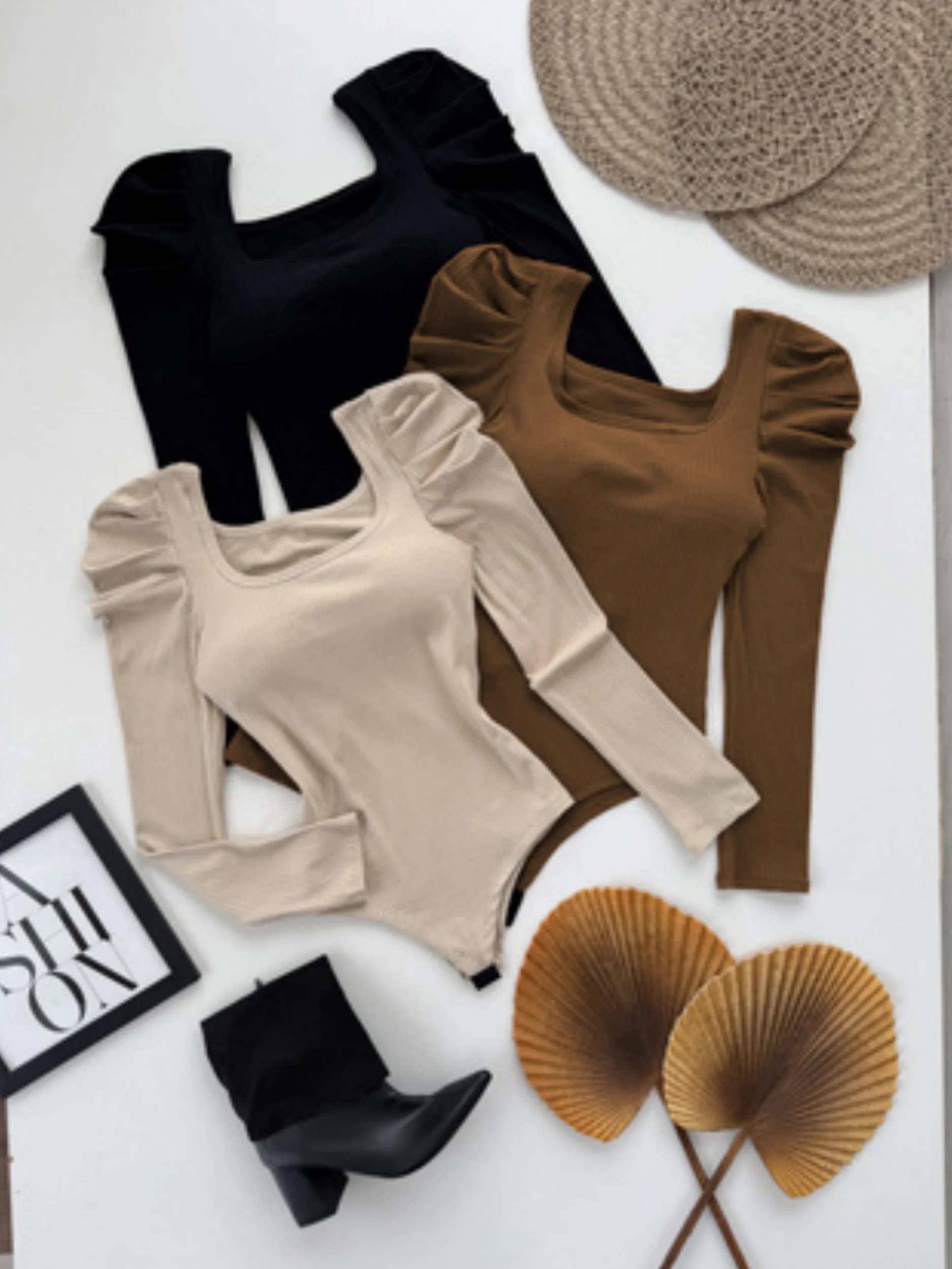 

Новый женский однотонный комплект из трех предметов с квадратным вырезом и длинными рукавами.