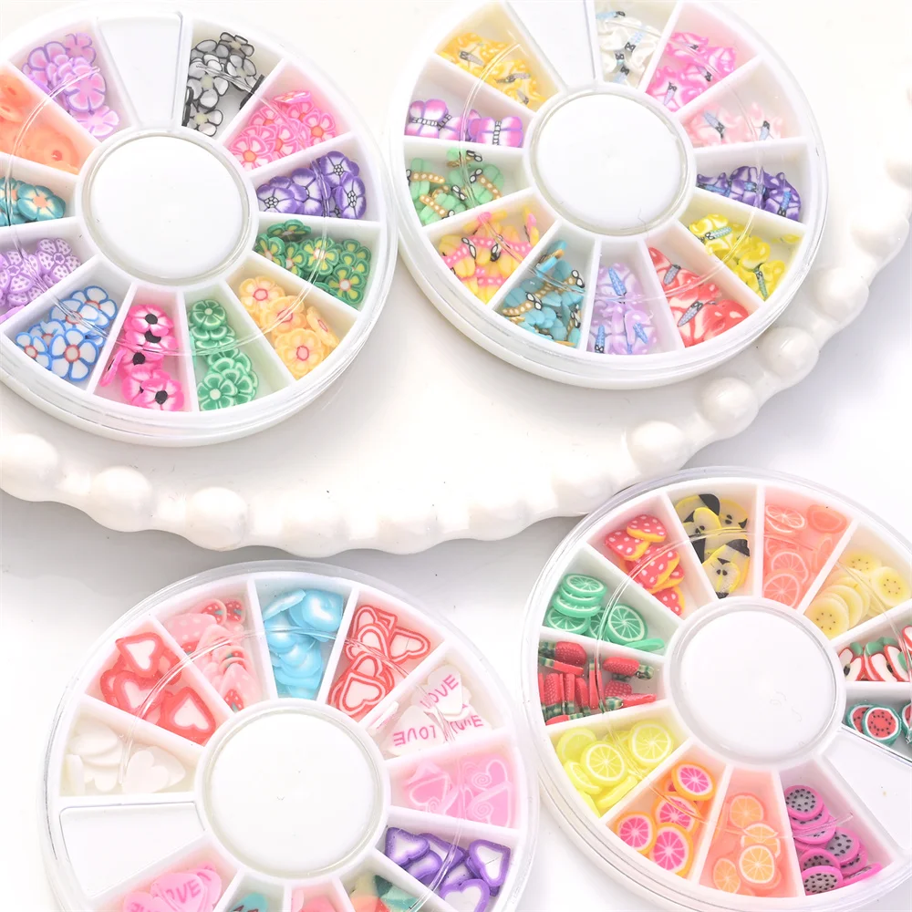 4 Boxen 5,8 mm gemischte Polymer-Clay-Scheiben-Set, niedliche Frucht-, Blumen- und Herz-Fruchtscheiben für 3D-Nagelkunst-Design, Bastel- und DIY-Zubehör – Detail 6