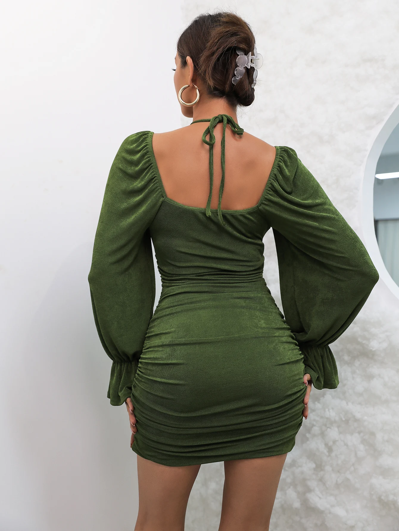 ชุดเดรสแขนสะบัดเซ็กซี่ ชุดเดรสผู้หญิง Ruched หรูหรา ตัดผูกหลัง ชุดเดรสเข้ารูป Sweetheart