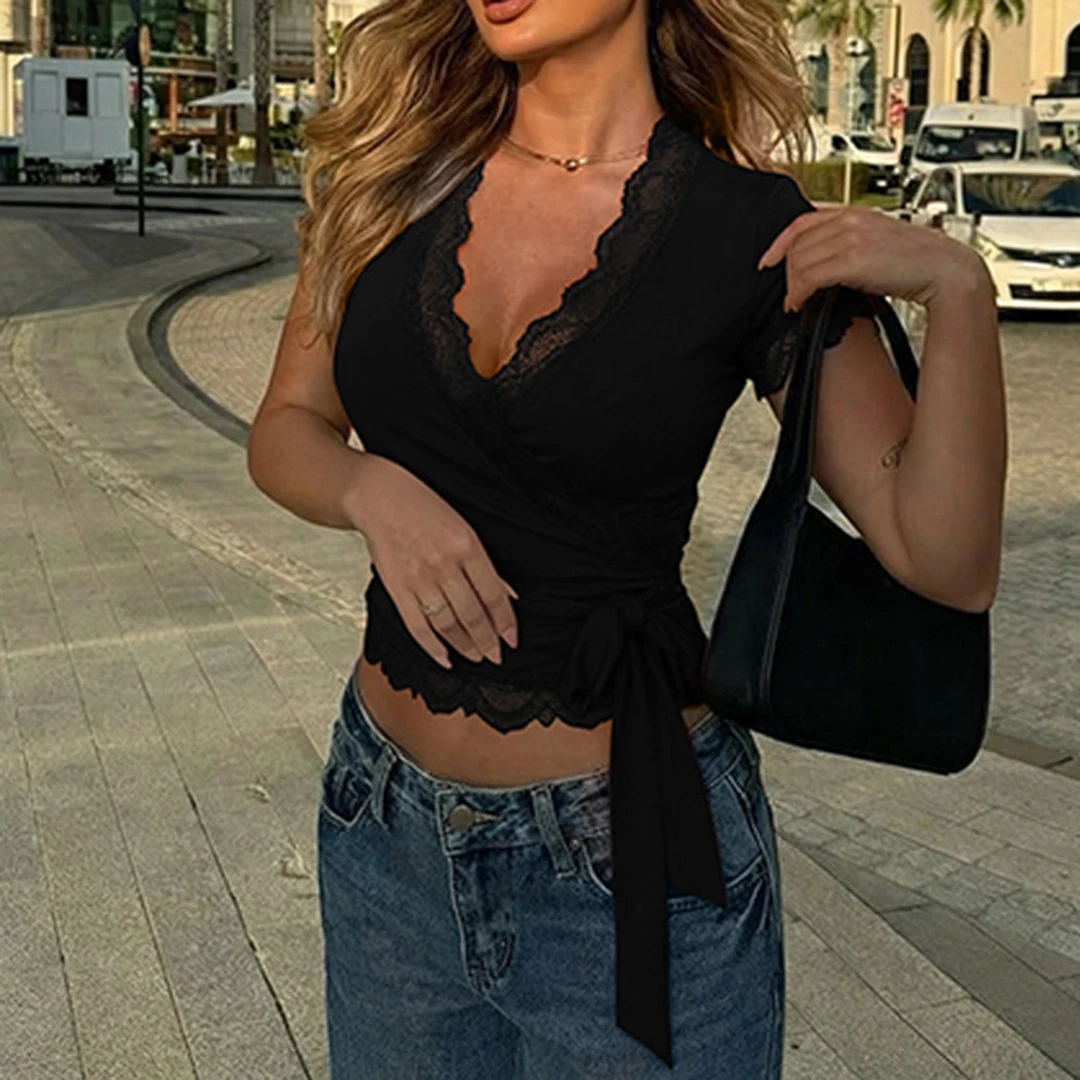 Sommer Slim Fit Crop Top Y2K Lässige Weste mit Spitzenkante und Taillenfalten-Dekoration für Damen