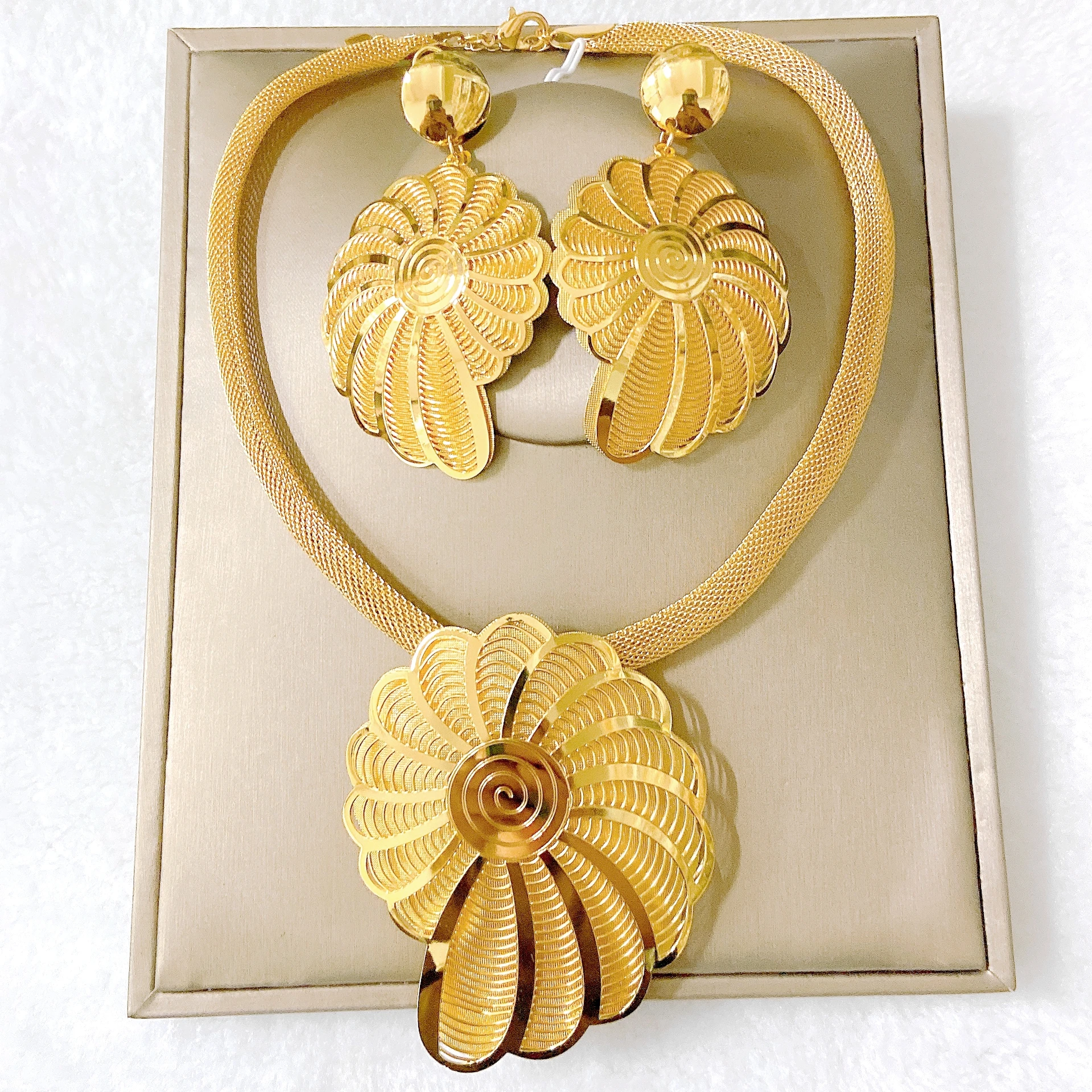 Fashion Golden Simple Necklace Sun Flower Earrings Jewelry Set Flower Exquisite Jewelry Set  Woman Holiday Gift Necklace Set