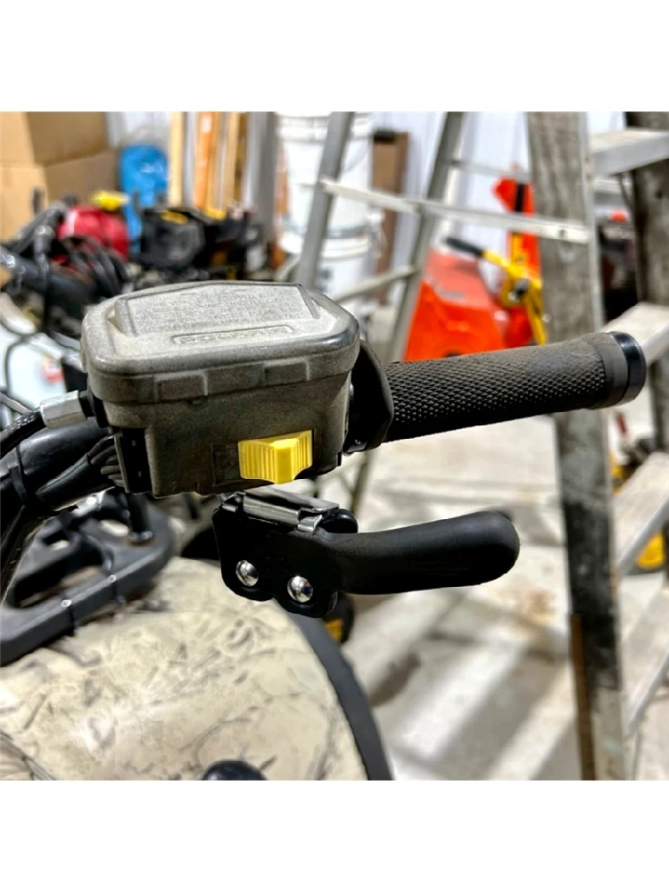 L'extension d'accélérateur X39A-ATV fournit un maître d'accélérateur au pouce de contrôle fiable et confortable pour ATV
