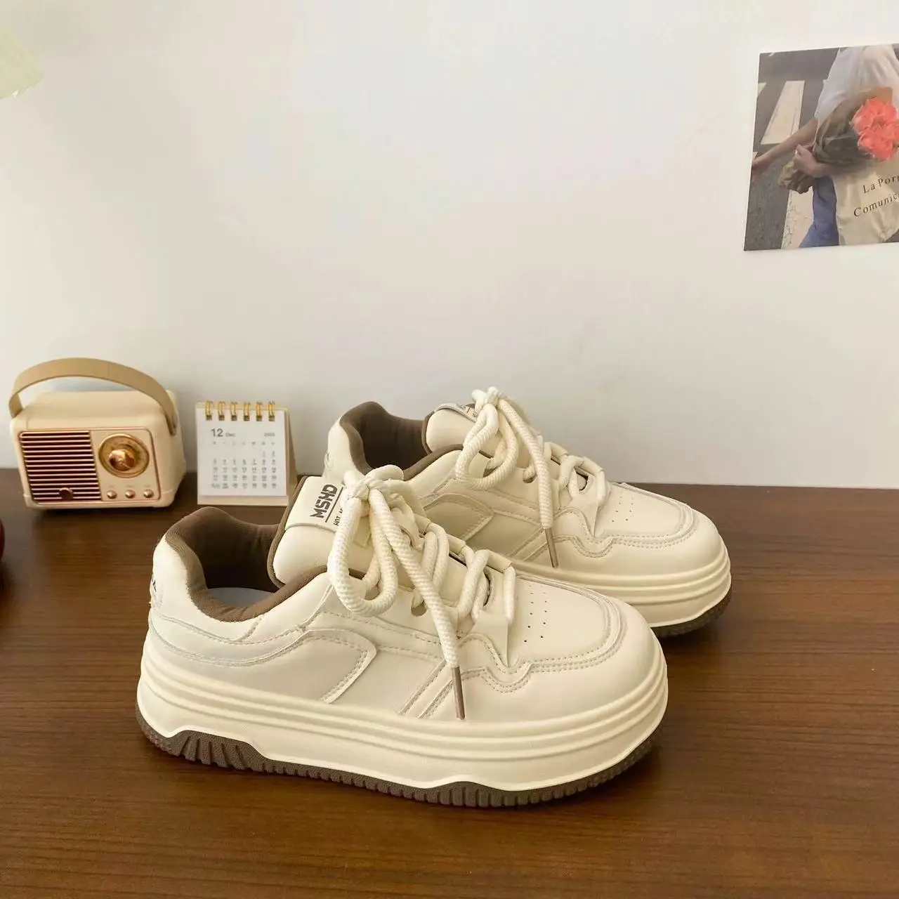 Spring Hot Sale Women's Casual Thick Sole Height Increasing Round Toe Bread Shoe Versatile Korean Style White Sneakers Niche