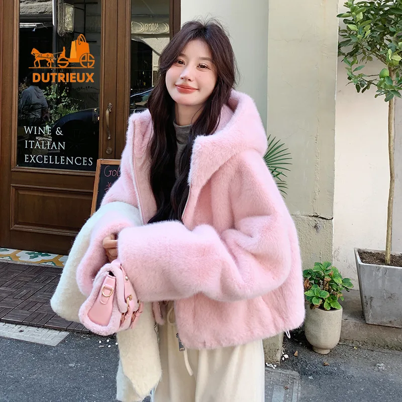 Рисунок 3 - Новое зимнее женское пальто с капюшоном