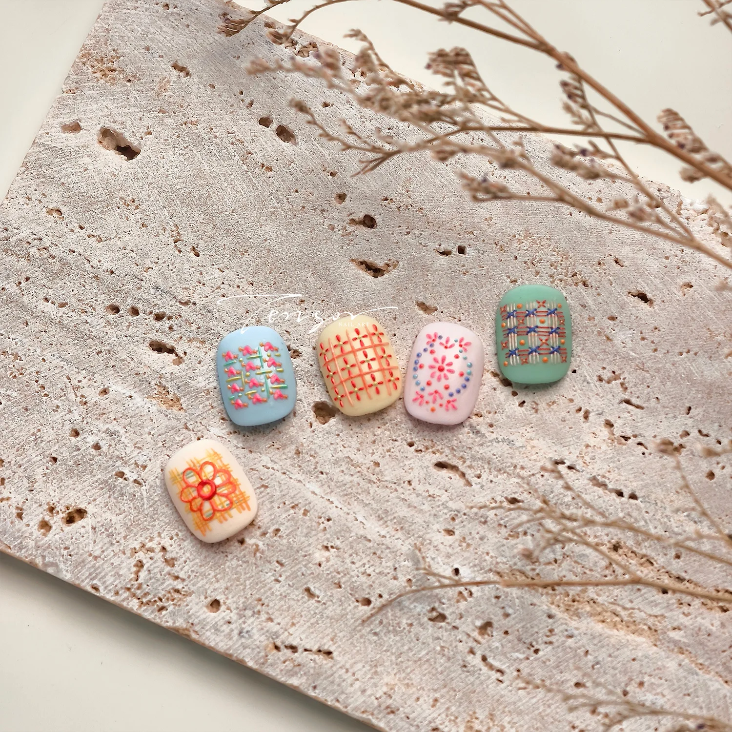 Retro Griglia Fiore Amore Cuore Punto Linea ondulata Gattino Striscia Pomodoro Pera Fragola Mela Goffratura Nail Art Sticker Decalcomania per manicure