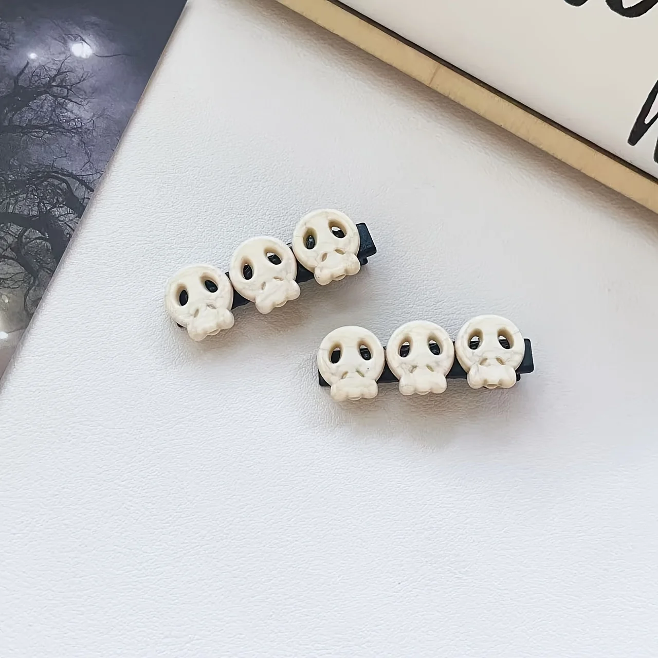 2/5pcs Skull Hair Clips,Matte Acrylic Halloween Hair Accessories,White Skull Design with Black Serrated Pattern,Hair Accessories