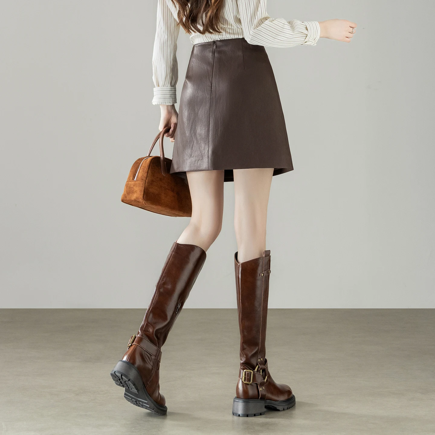 SENTUBILA Women Faux‑Leather Mini Skirt 2026 Autumn Modern Urban Commuter Office Petite Slim Fit commuter Short Skirt 163QA8011
