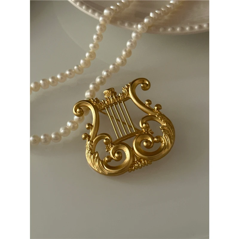 

Elegant Vintage matte gold harp brooch winter gorgeous court pin accessory for women