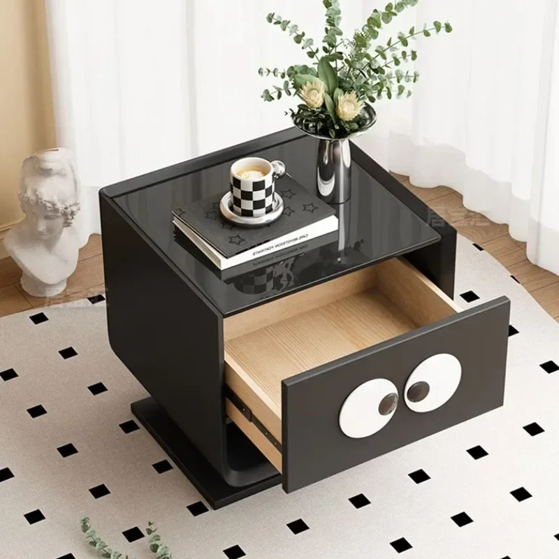 طاولة ليلية لطيفة على الطراز الشمالي بسيطة من الخشب الأسود لتوفير المساحة المتنقلة