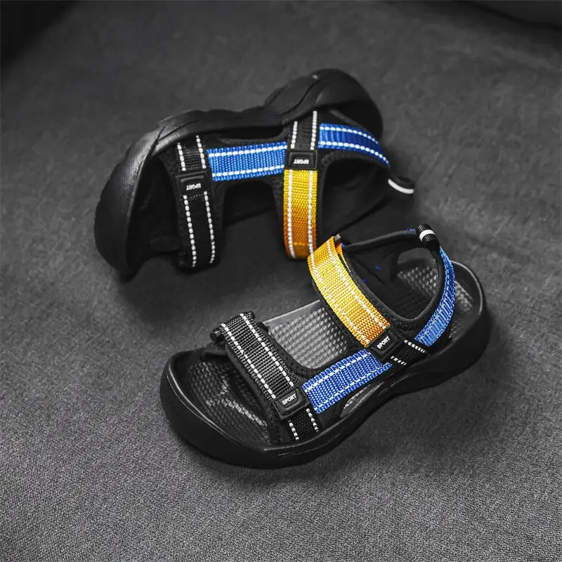 

Новые детские сандалии 2026 года с защитой носка от ударов, из ЭВА, нескользящие, для пляжа и улицы, подходят для детского сада, универсальные, устойчивые к пятнам