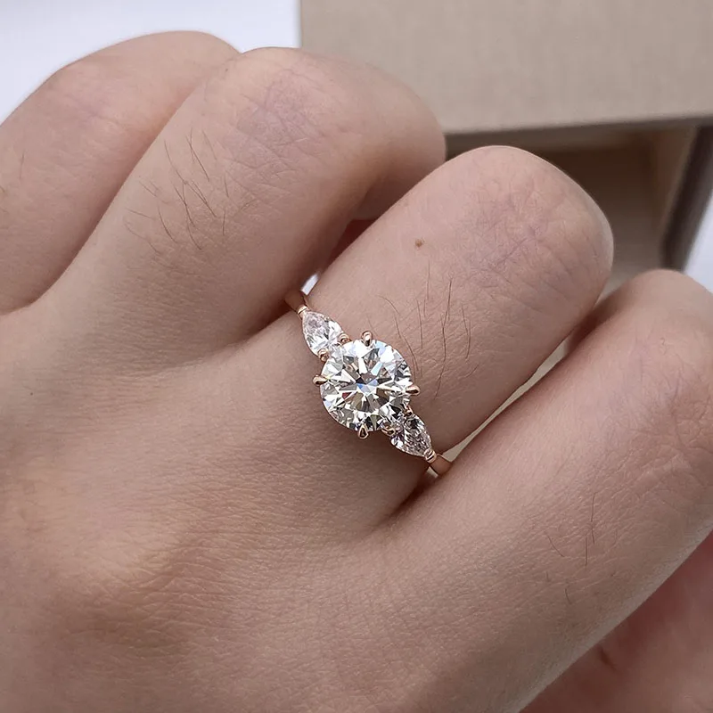 

Solid 14K Gold Round Brilliant Cut 1.5CT Main Stone CVD HPHT EF VS Lab Grown Diamond 3 Stone Wedding Ring IGI Certificate