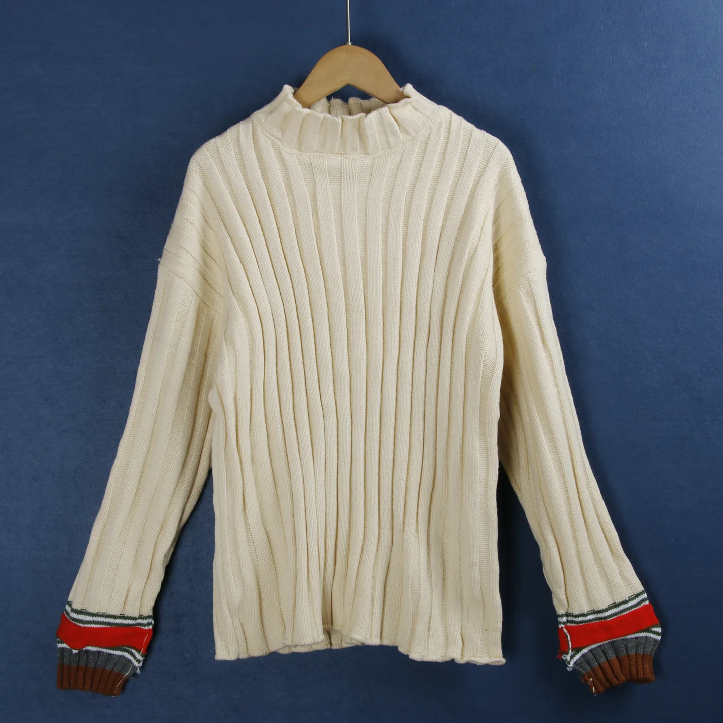 Thiened f Pullover mit hohem Kragen, vertikale Streifen, Farbe Bl, Frühling, Herbst, Winter, Übergröße, schlankmachend, vielseitig, gestrickt.