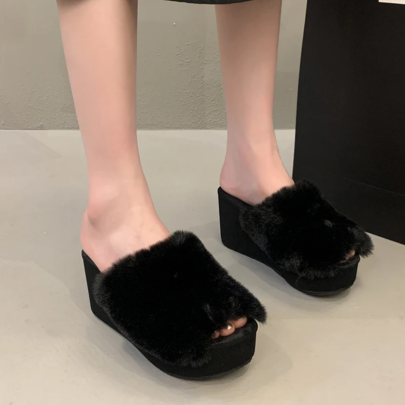 Winter 2023 New Women\'s Fashion Fluffy Plush Platform Slippers Women\'s Indoor/Outdoor Wedge Shoes Thick Sole Slippers