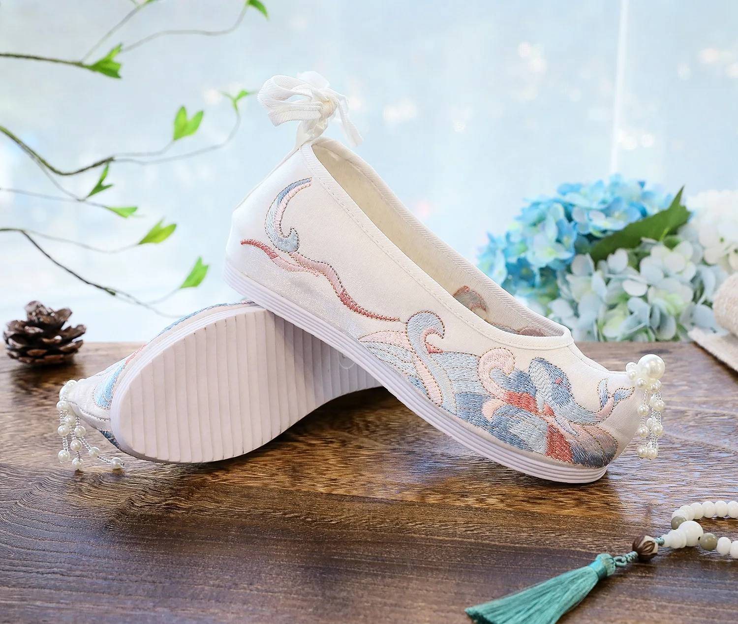 Comemore 2022 Hanfu Shoes Women's Embroidered Wedge Shoe Inner Height-increasing Warped Head Ancient Costume Flats Chinese Pumps