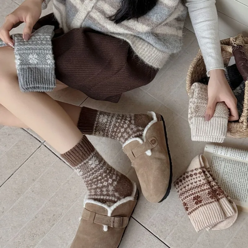 

6 Pairs 2025 Ethnic-Style Woolen Socks for Women Mid-Calf Socks with Print Winter Thermal Thick Japanese Retro Couple Socks Set
