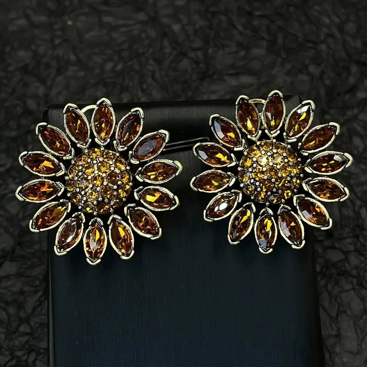

Medieval Vintage Western Antique Sunflower Earrings Retro Heavy Diamond Gold-plated Temperament Earrings